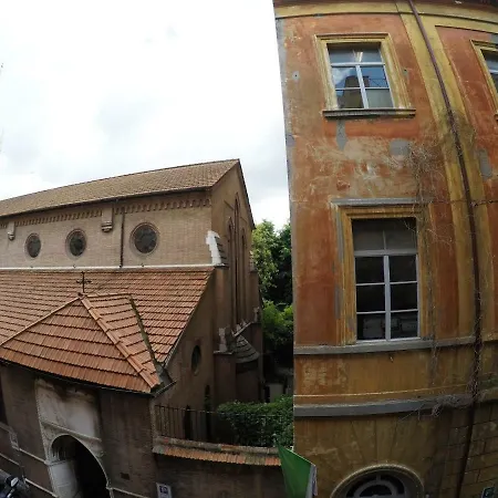Spanish Steps Apartman *